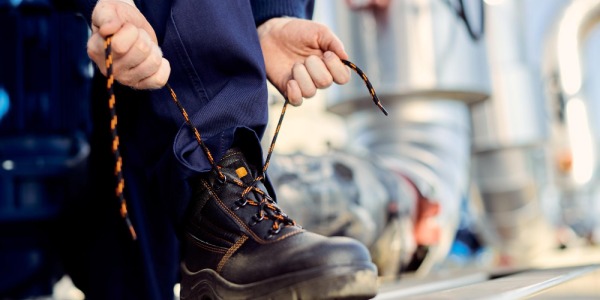 Scarpe antinfortunistiche: Guida completa alle certificazioni, categorie e normative